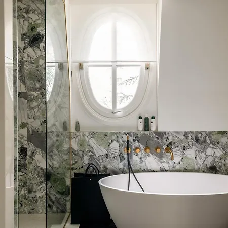 Highstay - Luxury Serviced - Poincare Villa *